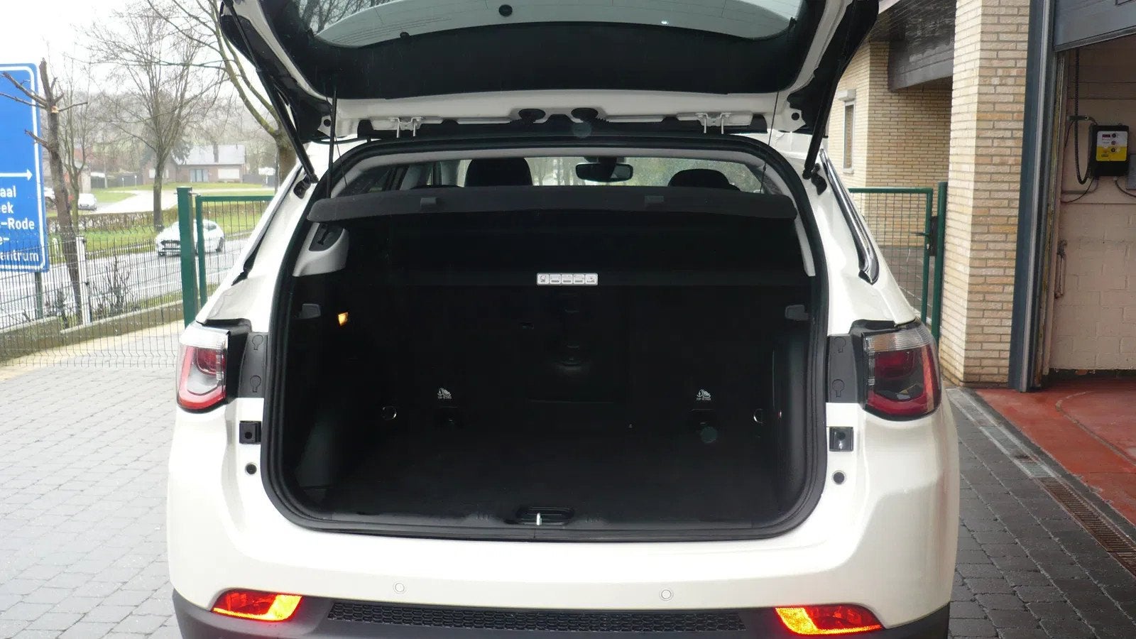 Jeep Compass (automatique), Autos, Jeep, Cuir, Achat, https://public.car-pass.be/VHR/4a6abd82-6e8b-404f-9a10-b1e6736cecd6, 110 kW