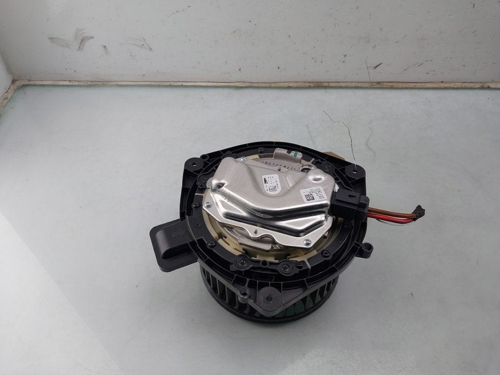 KACHEL VENTILATORMOTOR BMW 3 serie Touring (G21), Gebruikt, BMW, Petuelring 130
80809  München, DE, Bayerische Motoren Werke AG