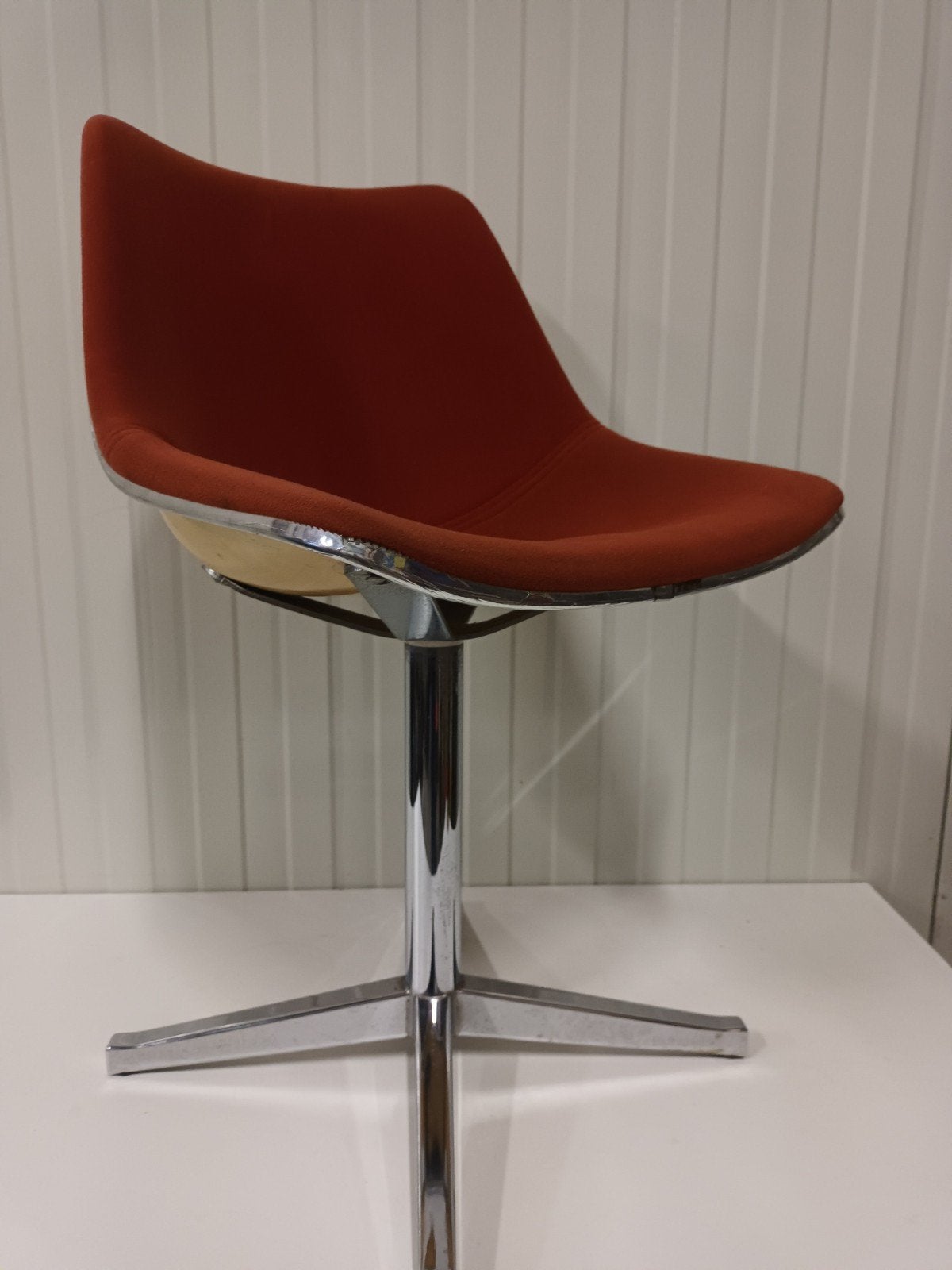 Vintage design klassieker: de L202 draaistoe, Enlèvement