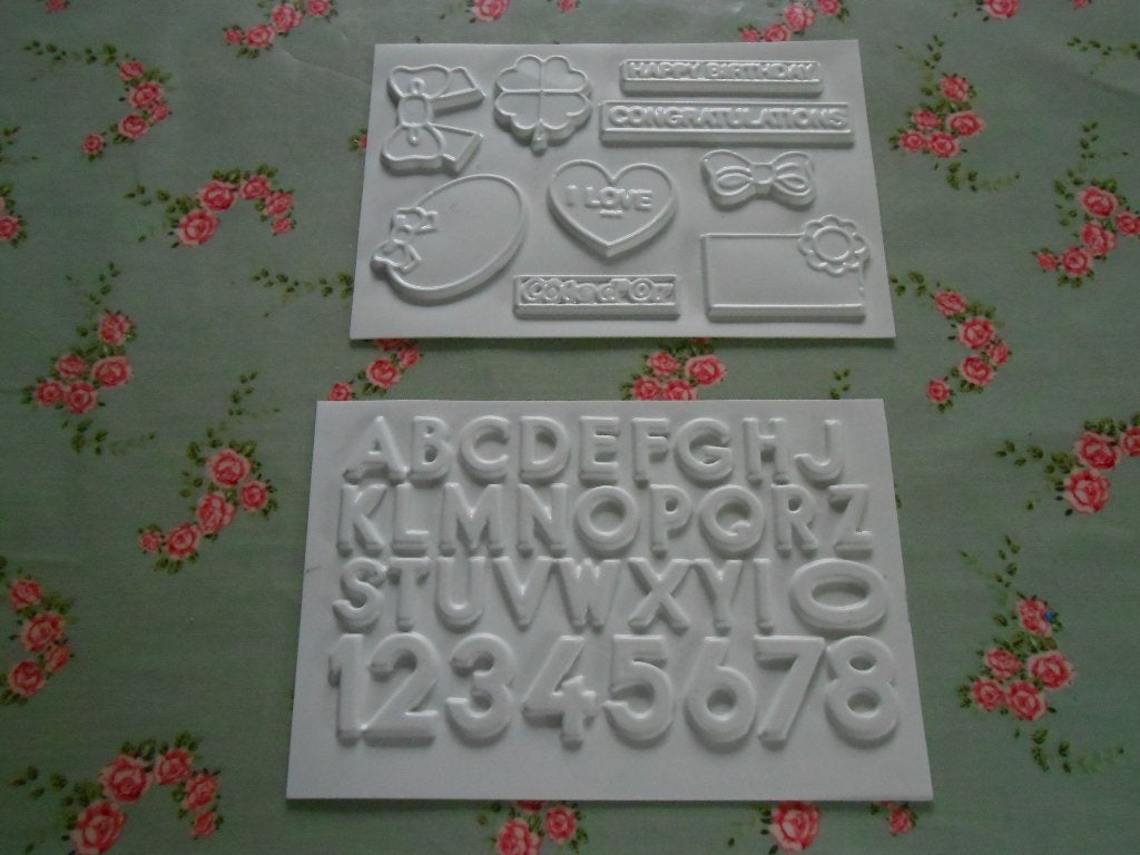 2  mallen (of stempelmat) voor taartdecoratie, Hobby & Loisirs créatifs, Confection de Gâteaux & Cupcakes, Enlèvement ou Envoi