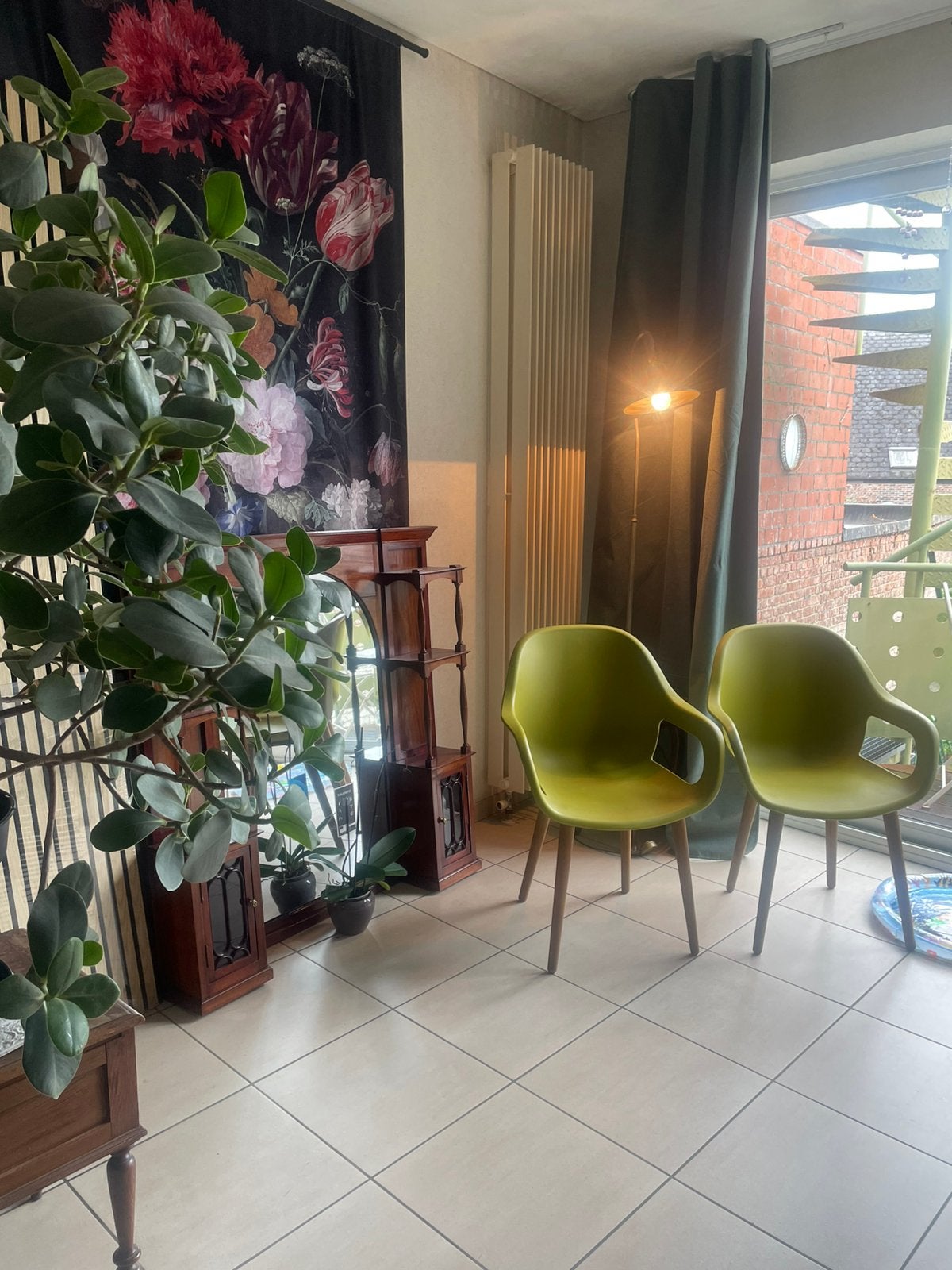 2 identieke stoelen, Ophalen, Zo goed als nieuw