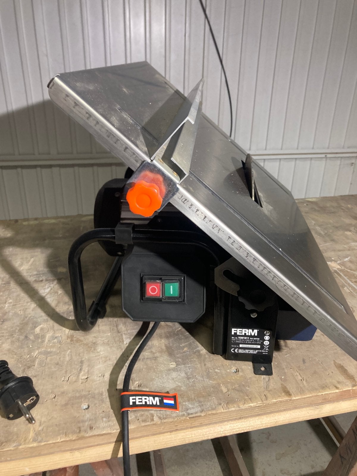 tegelzaagmachine met water, Doe-het-zelf en Bouw, Gereedschap | Zaagmachines, Ophalen, Nieuw