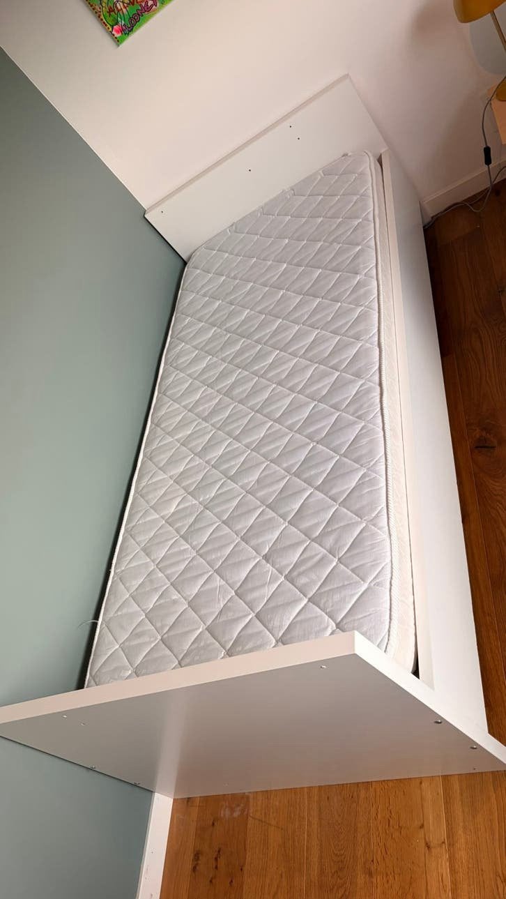 Lit + sommier + matelas + commode, Enlèvement, Utilisé, Matelas