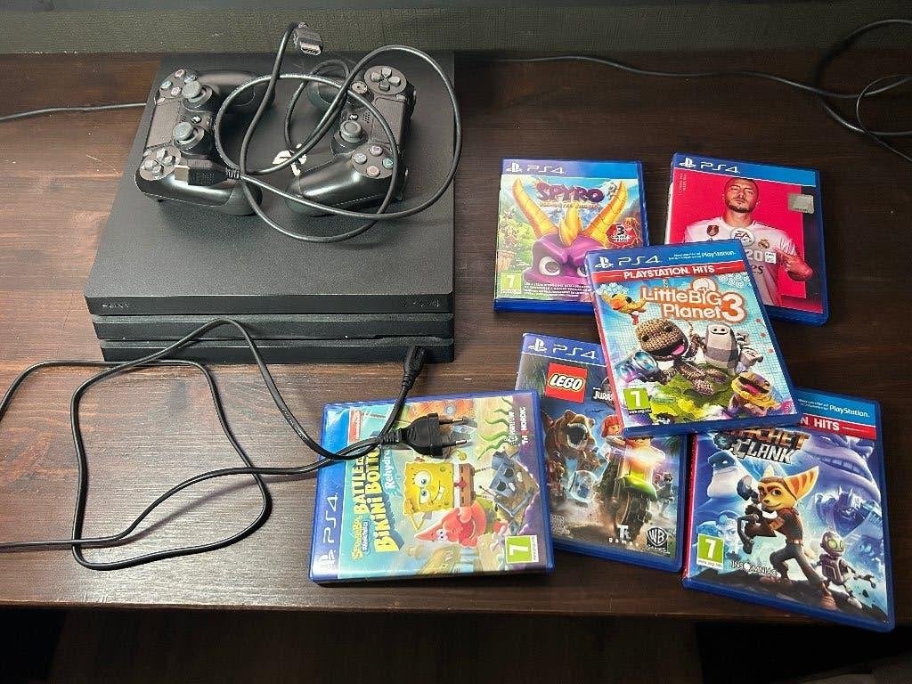 Sony PlayStation 4 Pro + 2 controllers + 6 PS 4 games, Games en Spelcomputers, Verzenden, Met 2 controllers, 1 TB, Pro