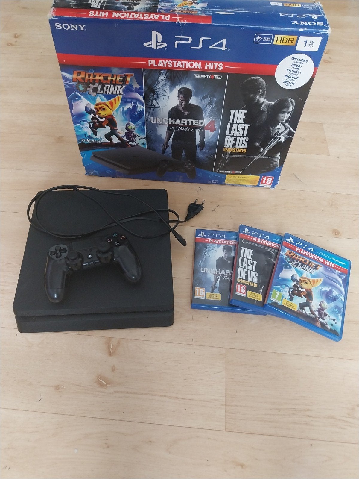Ps4 slim met 3 games, Consoles de jeu & Jeux vidéo, Consoles de jeu | Sony PlayStation 4, Avec 1 manette, Enlèvement, Utilisé