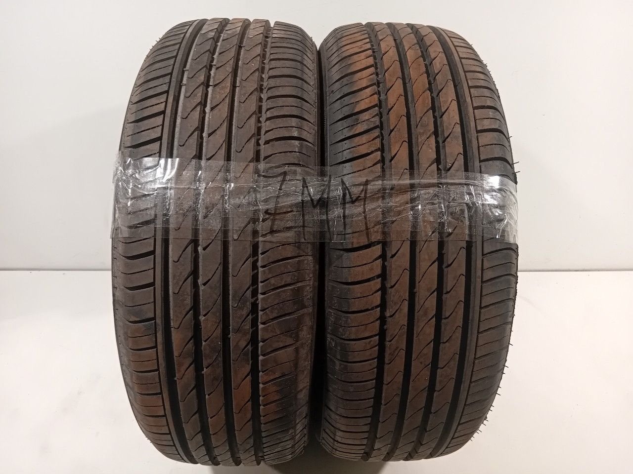 Bandenset 2 stuks Zomer 185 60 R14, Auto-onderdelen, Banden en Velgen, Van der Ven Autorecycling B.V., Gebruikt, Ettenseweg 76, 4706 PB Roosendaal, The Netherlands