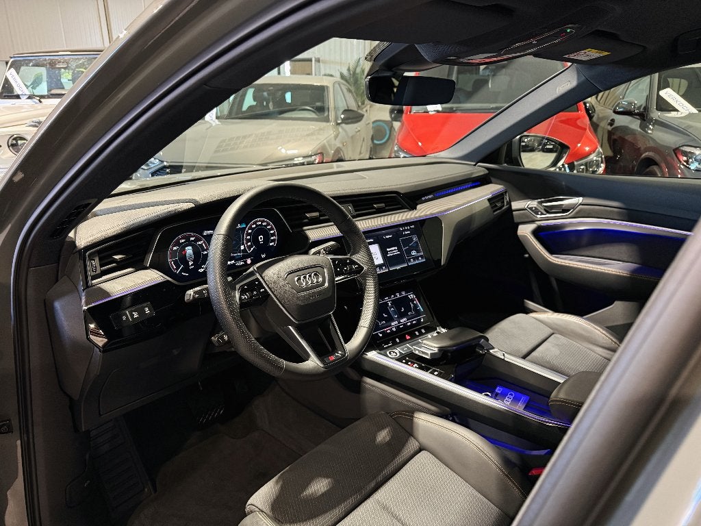 Audi E-Tron 55 Sportback Quattro S-Line « Édition noire », Autos, Achat, Euro 6, Entreprise, Entretenue par le concessionnaire