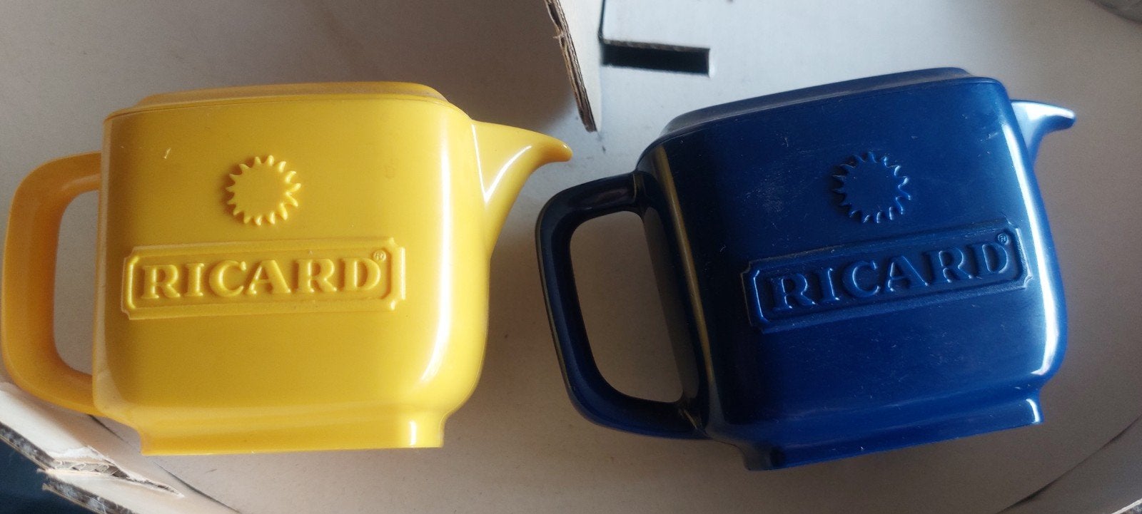 2 kleine plastic kannen van Ricard, Ophalen of Verzenden