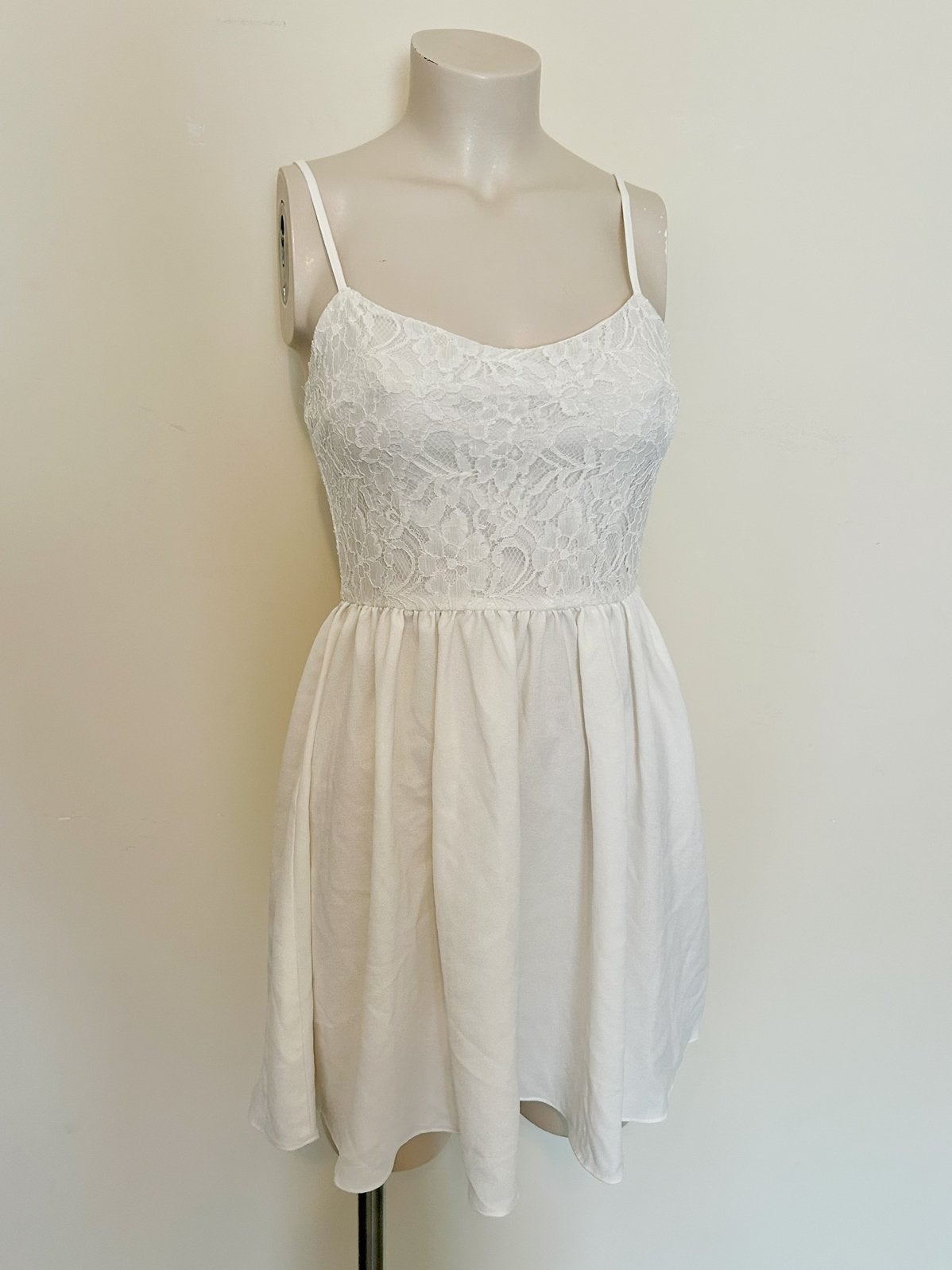 Robe babydoll en dentelle blanche H&M taille S, Enlèvement ou Envoi, Comme neuf, Blanc, Au-dessus du genou