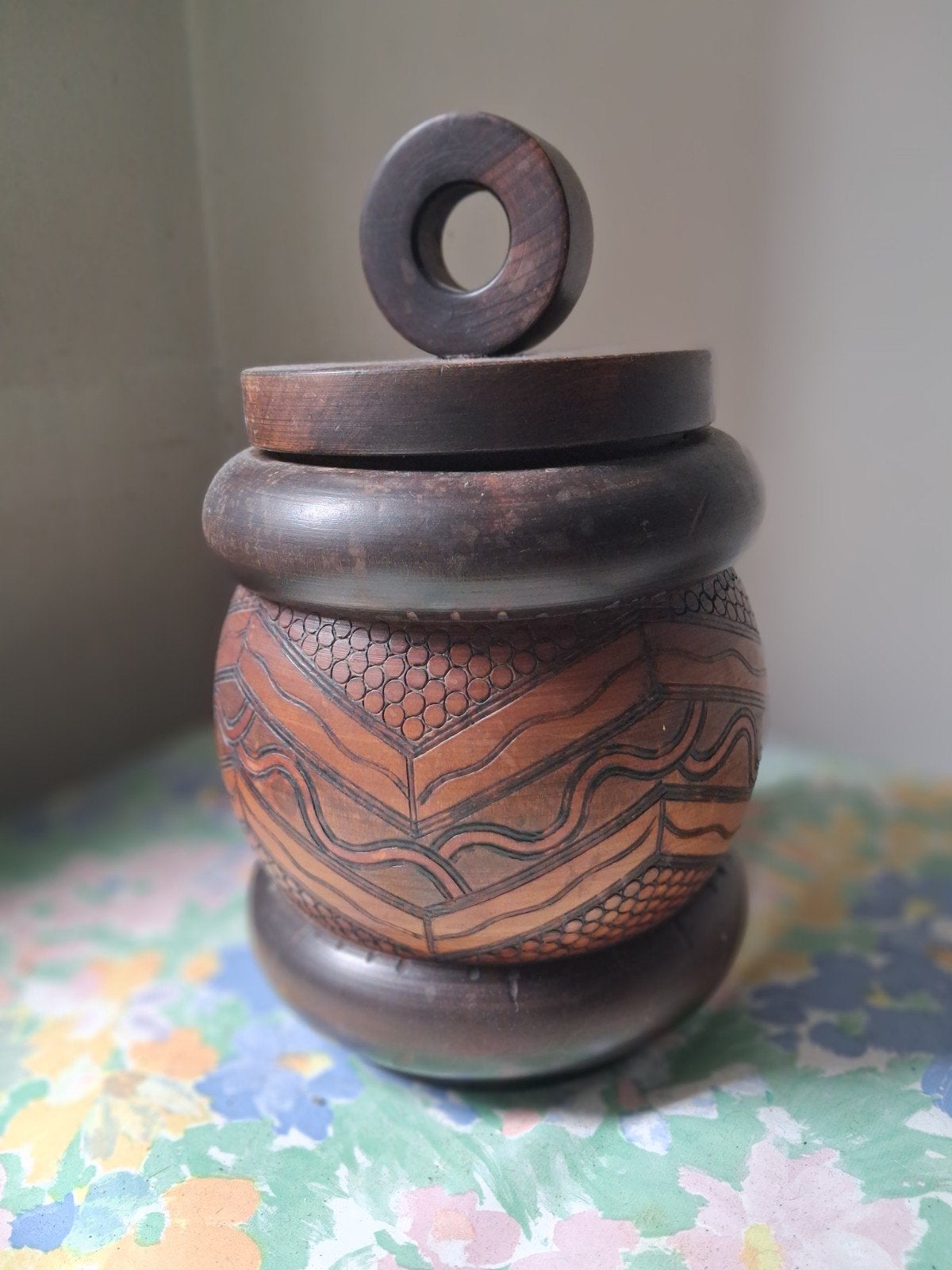 Houten tabakpot, Ophalen