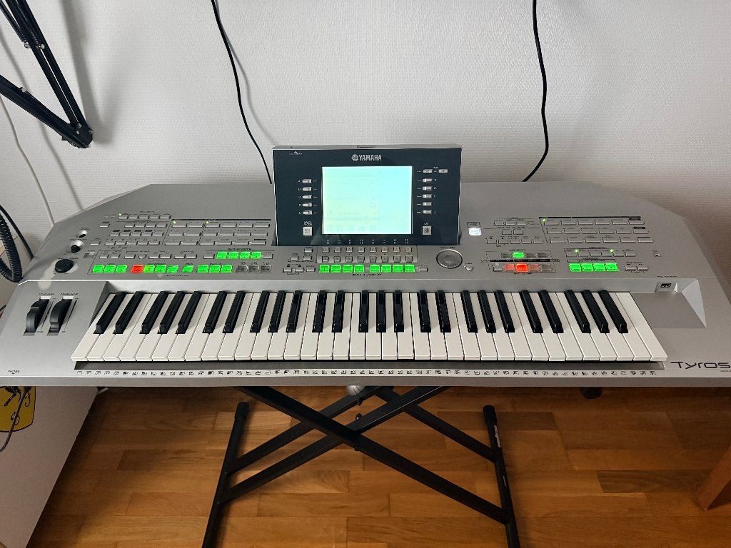 Clavier arrangeur Yamaha Tyros 2, Musique & Instruments, Claviers, 61 touches, Sensitif, Yamaha, Enlèvement