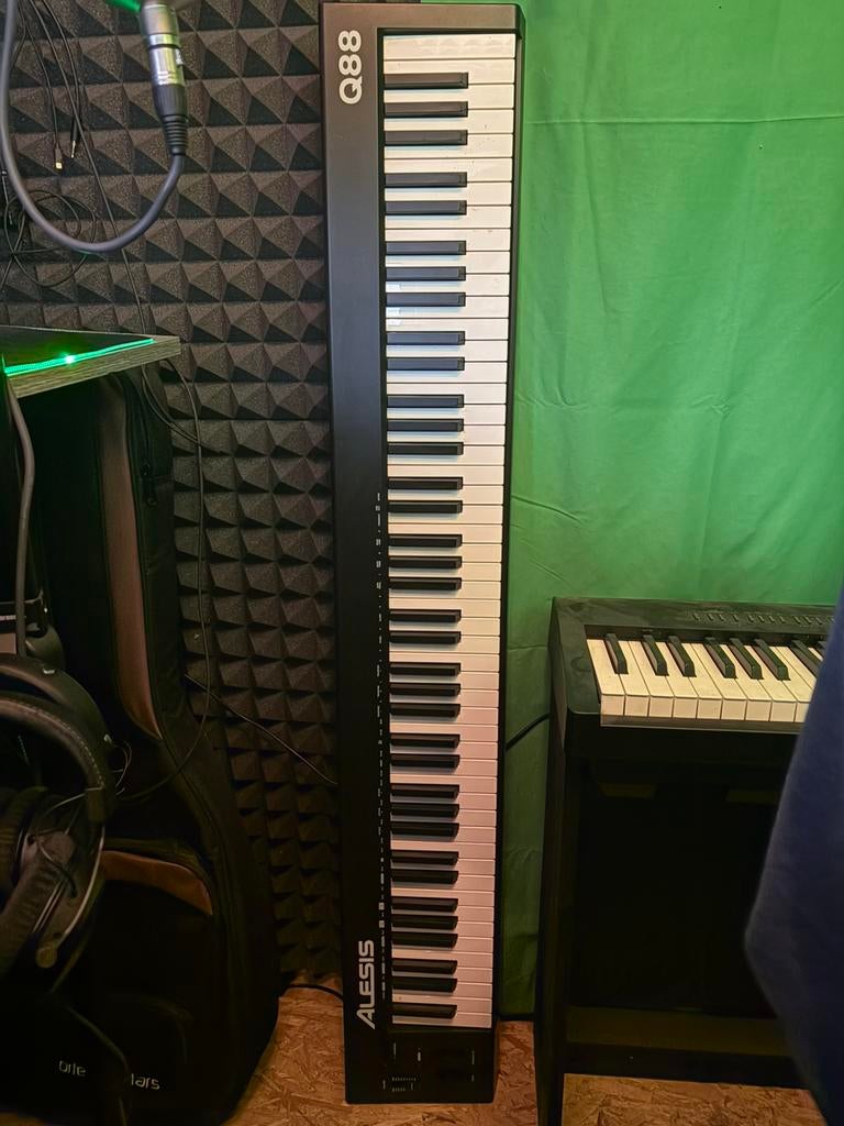 Clavier maître alesis Q88, Ophalen of Verzenden, Zo goed als nieuw