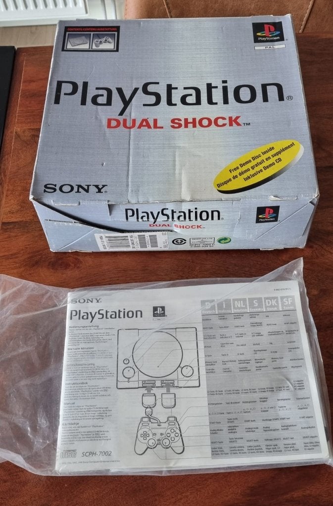 PlayStation 1 in de originele doos!, Enlèvement ou Envoi, Utilisé, Avec 1 manette, Avec jeux