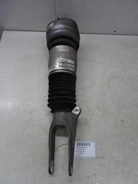 AMORTISSEUR OU ABSORBEUR DE CHOC AVANT GAUCHE (97034305115), Porsche Deutschland GmbH, Porscheplatz 1
70435  Stuttgart, DE, Porsche
