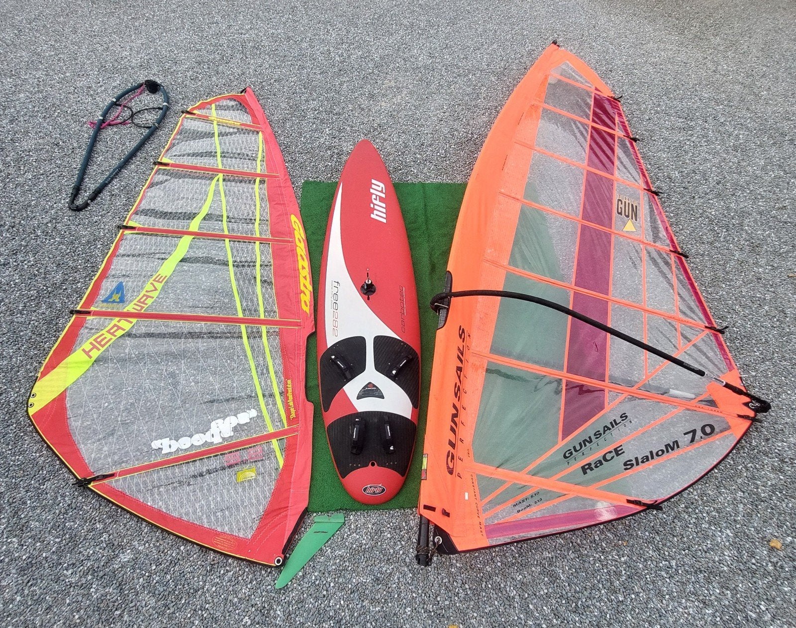 Freeride Carbontec 145 lit surfplank complete set 2 zeilen, Watersport en Boten, Windsurfen, 250 tot 300 cm, Gebruikt, Met mast