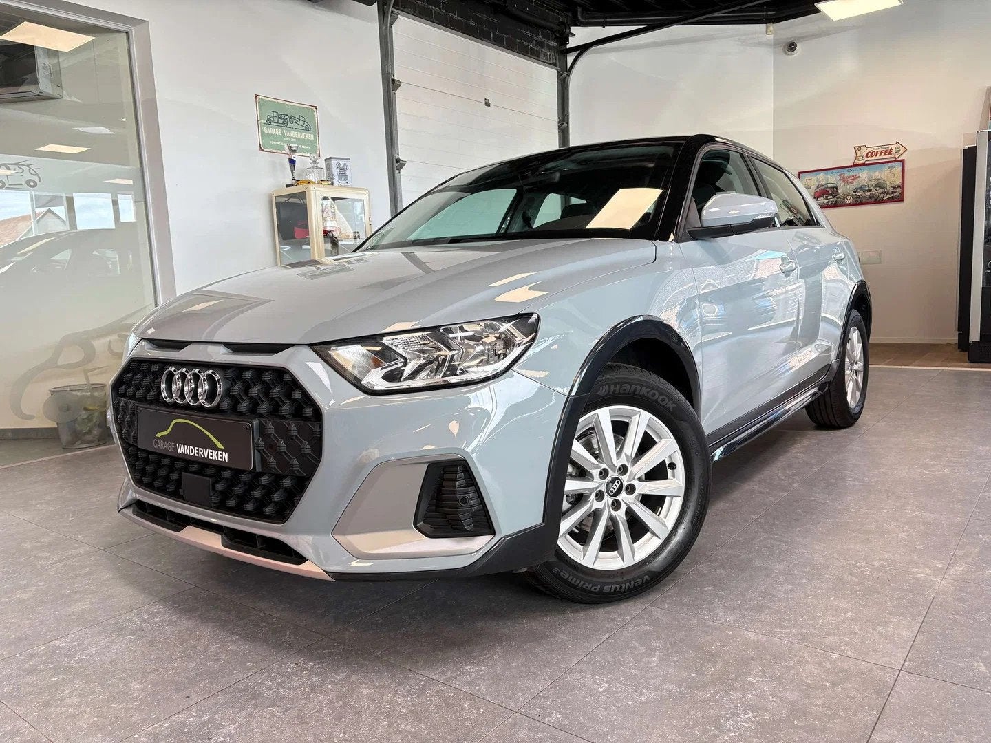Audi A1 A1 allstreet 1.0 TFSI S tronic (automatique), Autos, Argent ou Gris, A1, Noir, 5 portes