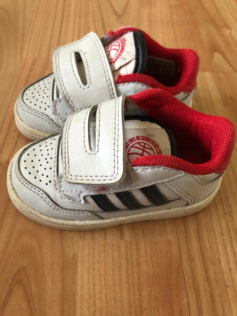 Chaussures pour tout-petits GRATUITES (21), Enfants & Bébés, Garçon ou Fille, Bottines, Enlèvement, Utilisé