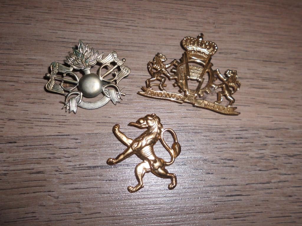 lot 3 anciens insignes militaire soldat de belgique, Collections, Enlèvement ou Envoi