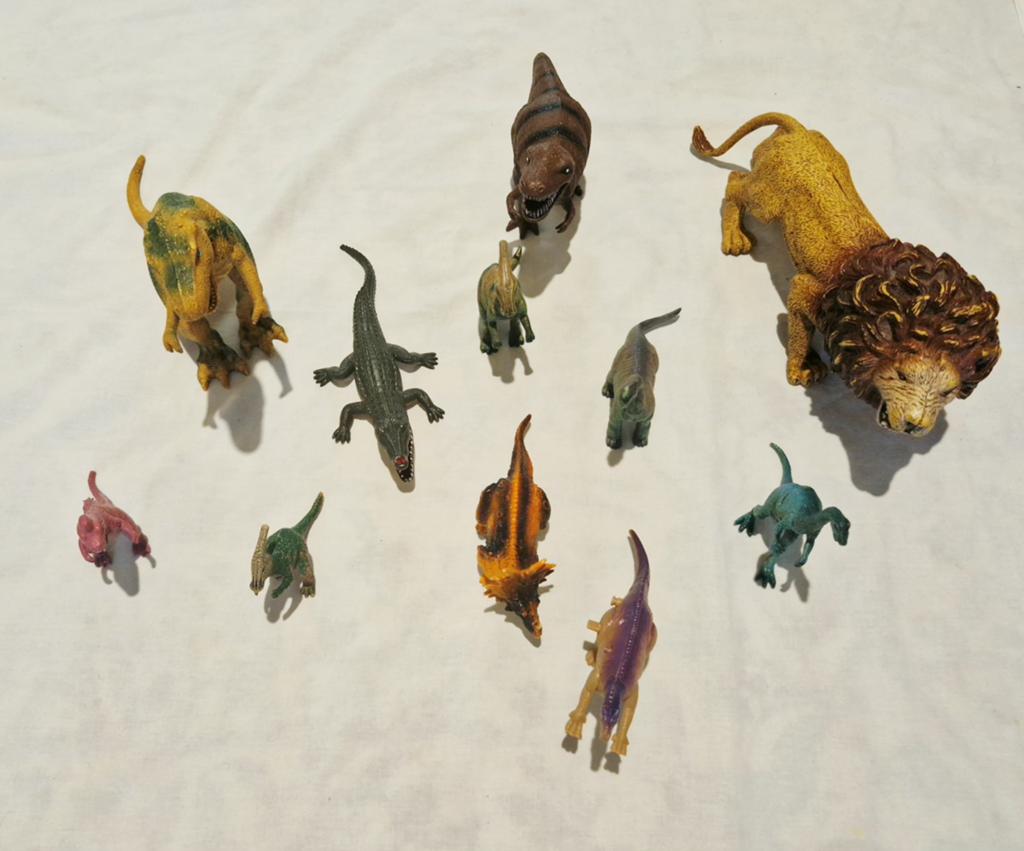 Grote en kleine dinosaurussen., Ophalen of Verzenden