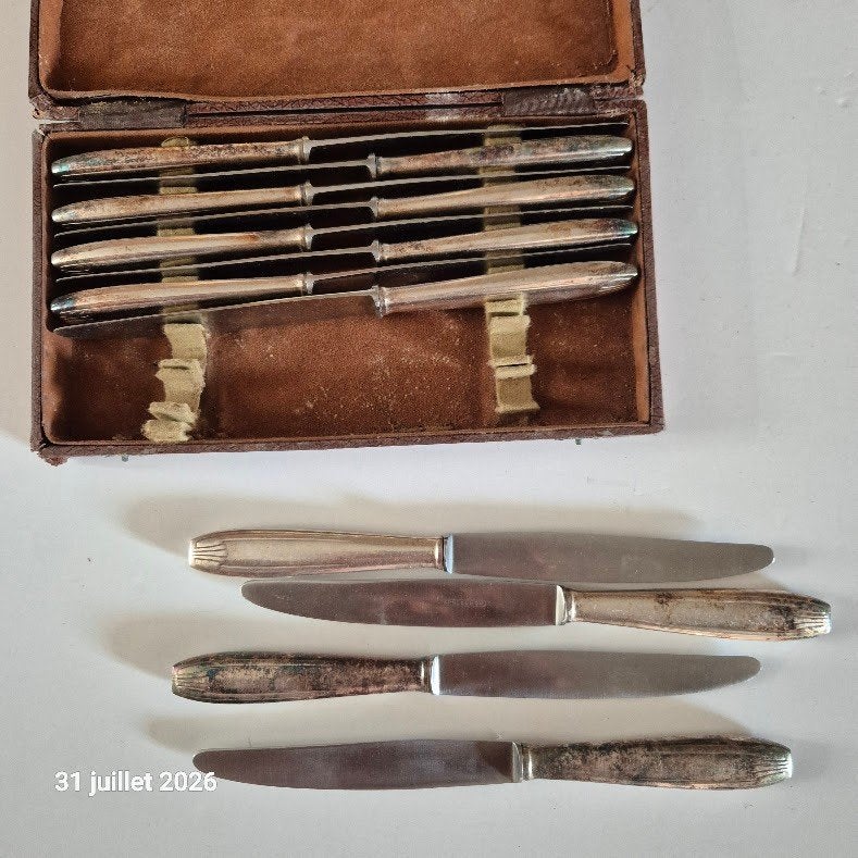 Coffret de 12 couteaux en métal argenté, Envoi