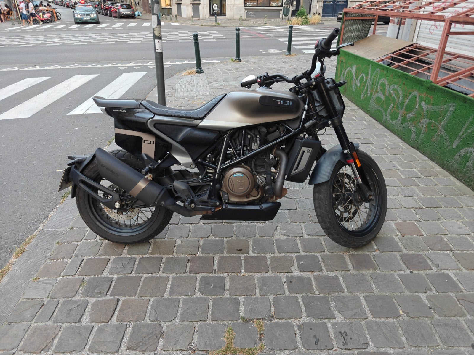 Husqvarna Svartpilen 701 (Édition élégante), Particulier