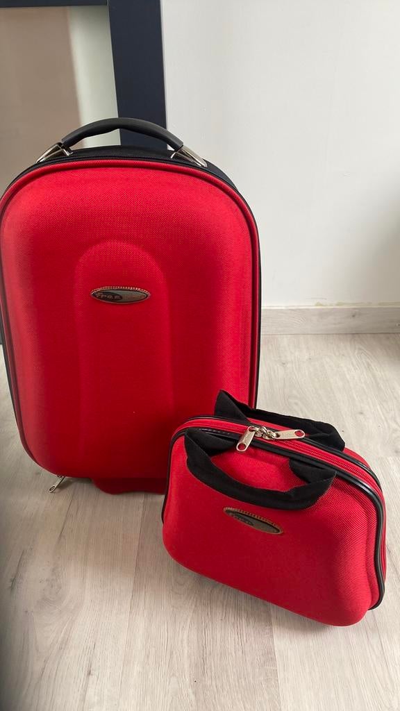 Nieuwe Handbagage met toilettas rood, Ophalen, Zo goed als nieuw