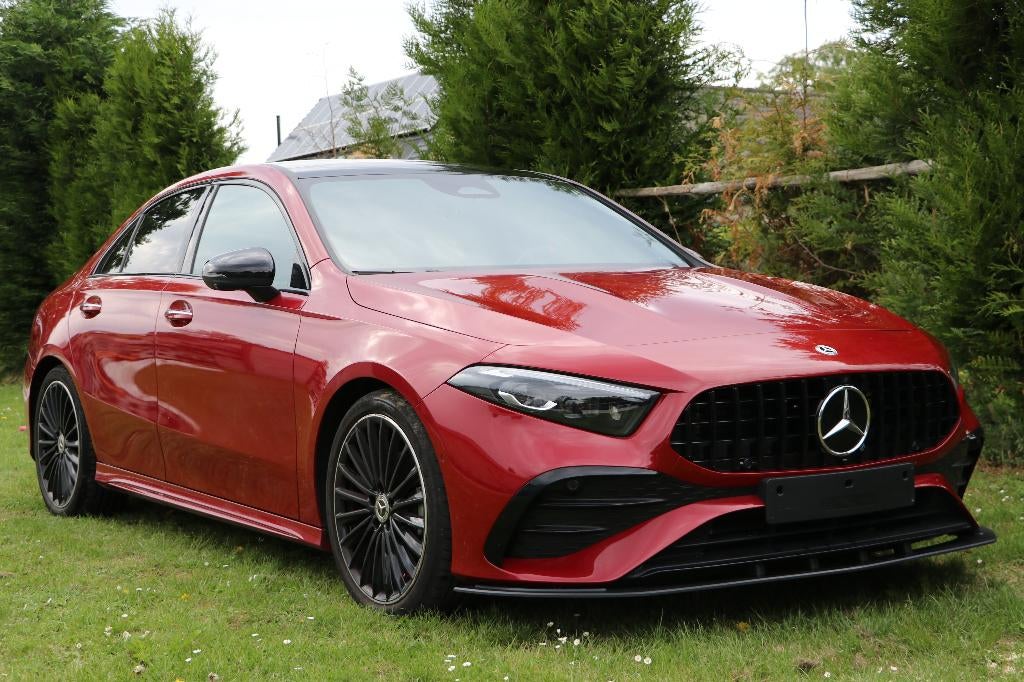 Mercedes Benz A180 Sedan AMG Line • Garantie, Autos, Rouge, Classe A, Achat, 4 portes