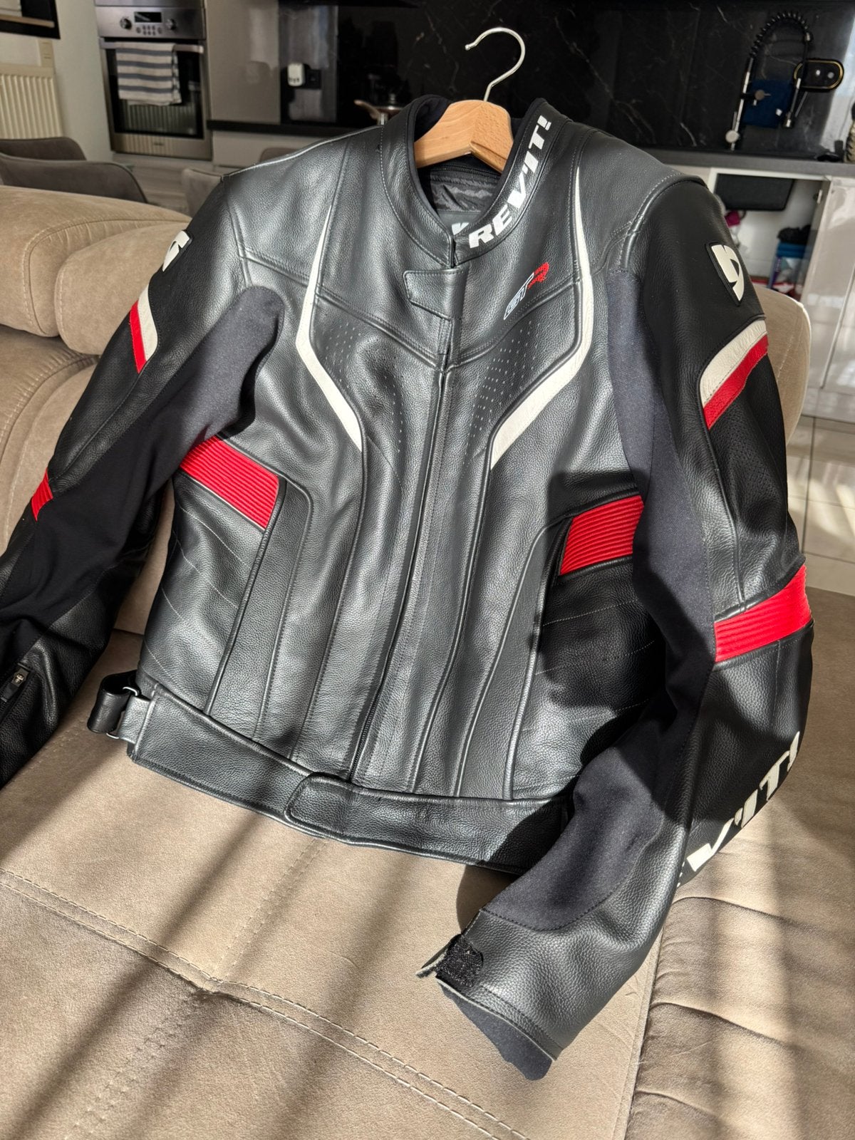 Veste moto Revit – Taille 52 – Cuir M/L, Motos, Enlèvement ou Envoi, Seconde main, Femmes, Pantalon | cuir