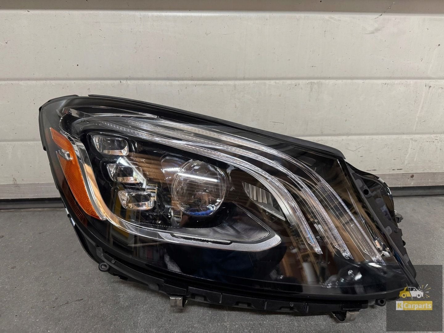 A2229069605, Phare avant droit LED MULTIBEAM pour Mercedes C, Mercedes-Benz AG, Mercedes-Benz, Utilisé, Mercedesstrasse 120
70372  Stuttgart, DE