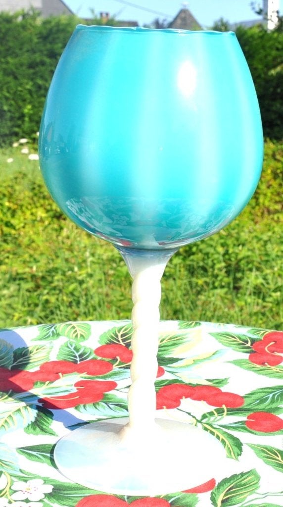 vase coupe opaline bicolore pied torsadé, Antiquités & Art, Antiquités | Verre & Cristal, Enlèvement ou Envoi