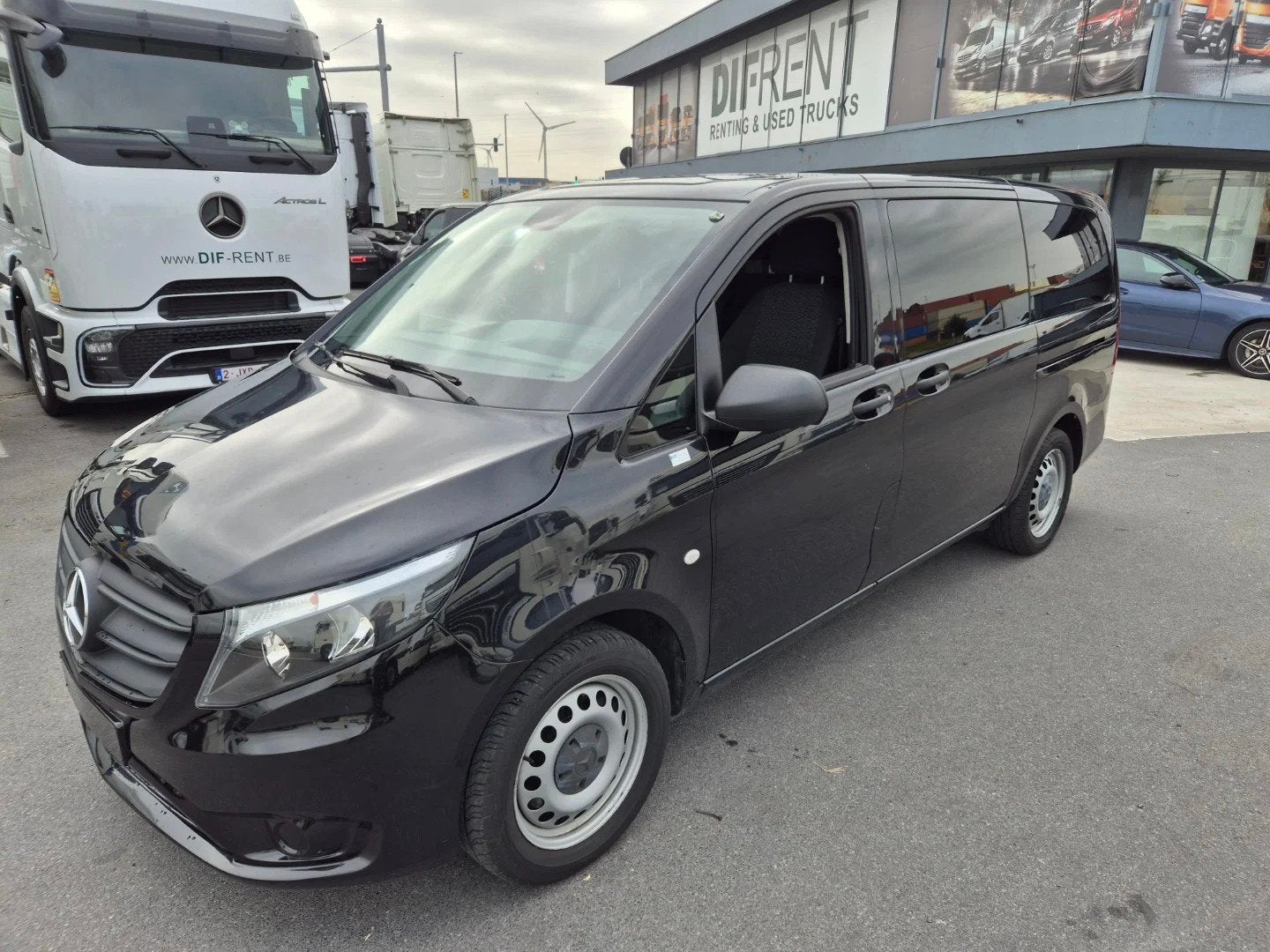 Mercedes-Benz Vito 114 CDI TOURER (bj 2024, automaat), Auto's, Gebruikt, 4 cilinders, 136 pk, Zwart