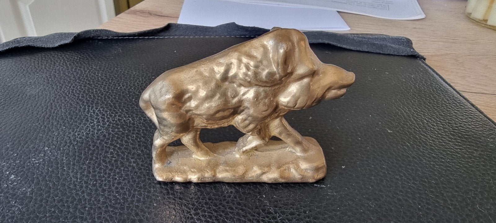 Oud beeldje everzwijn in messing, Ophalen of Verzenden, Beeld, Zoogdier