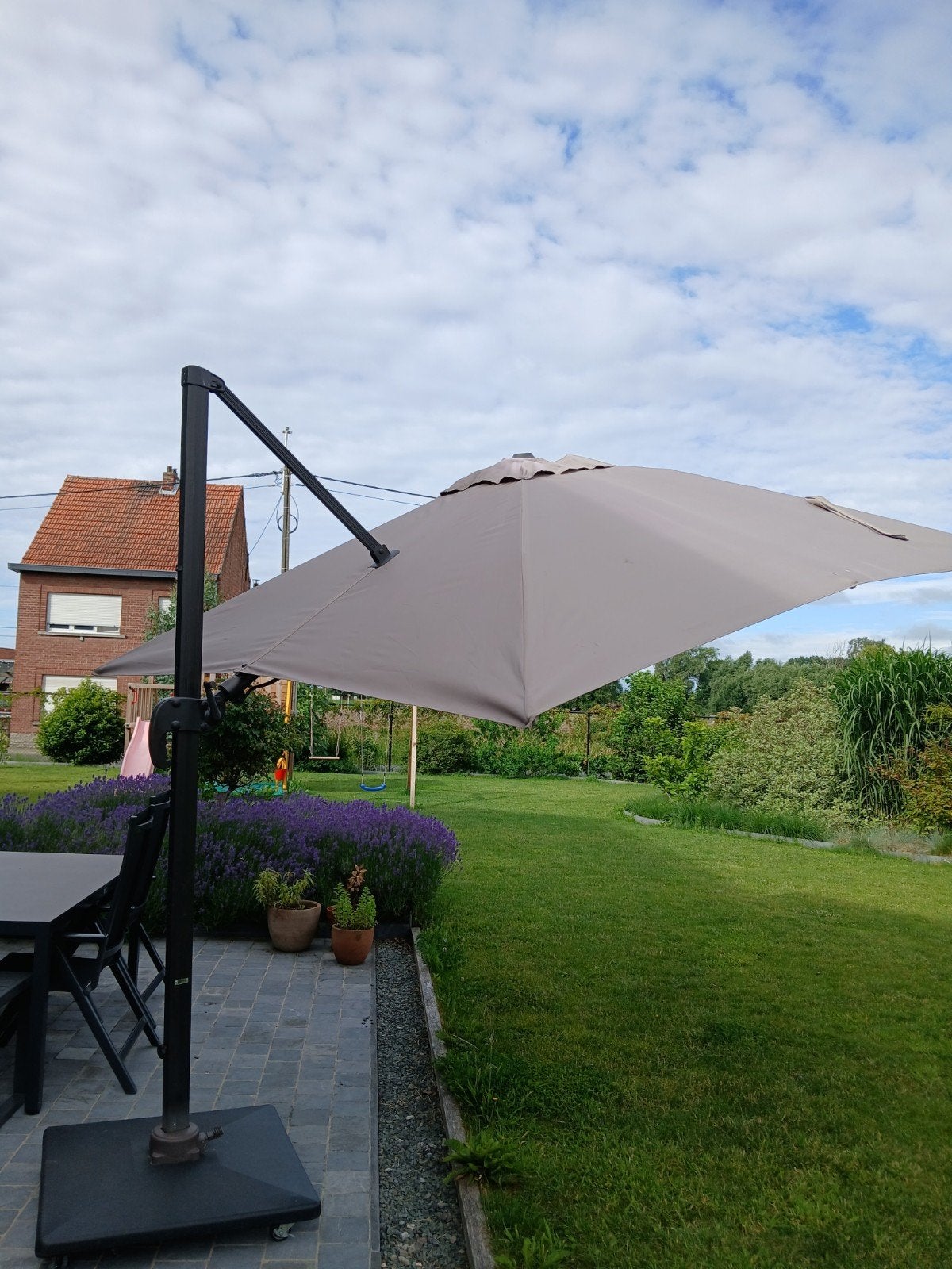Parasol met zware voet, Tuin en Terras, Ophalen, Gebruikt, Zweefparasol, Verstelbaar