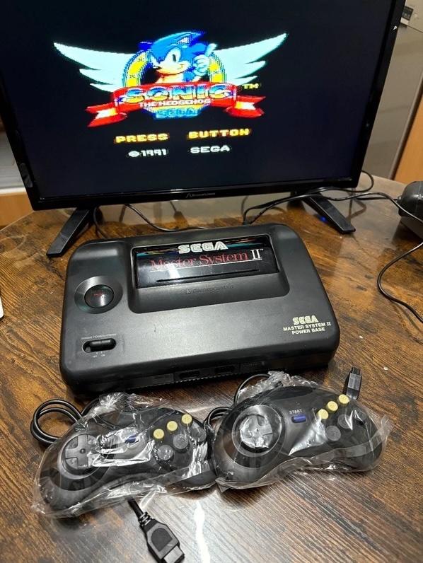 sega master system II 2 + sonic intégré, Games en Spelcomputers, Spelcomputers | Sega, Zo goed als nieuw, Master System, Met 2 controllers