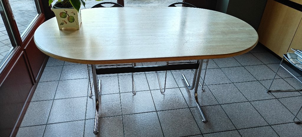 Belle table ovale entièrement en hêtre, Maison & Meubles, 150 à 200 cm, Enlèvement, Utilisé, Modern