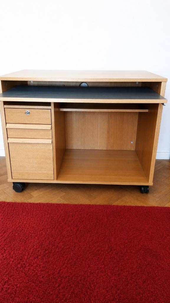 bureau, Huis en Inrichting, Bureaus, Gebruikt, Computerbureau, IKEA, Scandinavisch, Spaanplaat of MDF, Bruin, Met lades, Met wielen