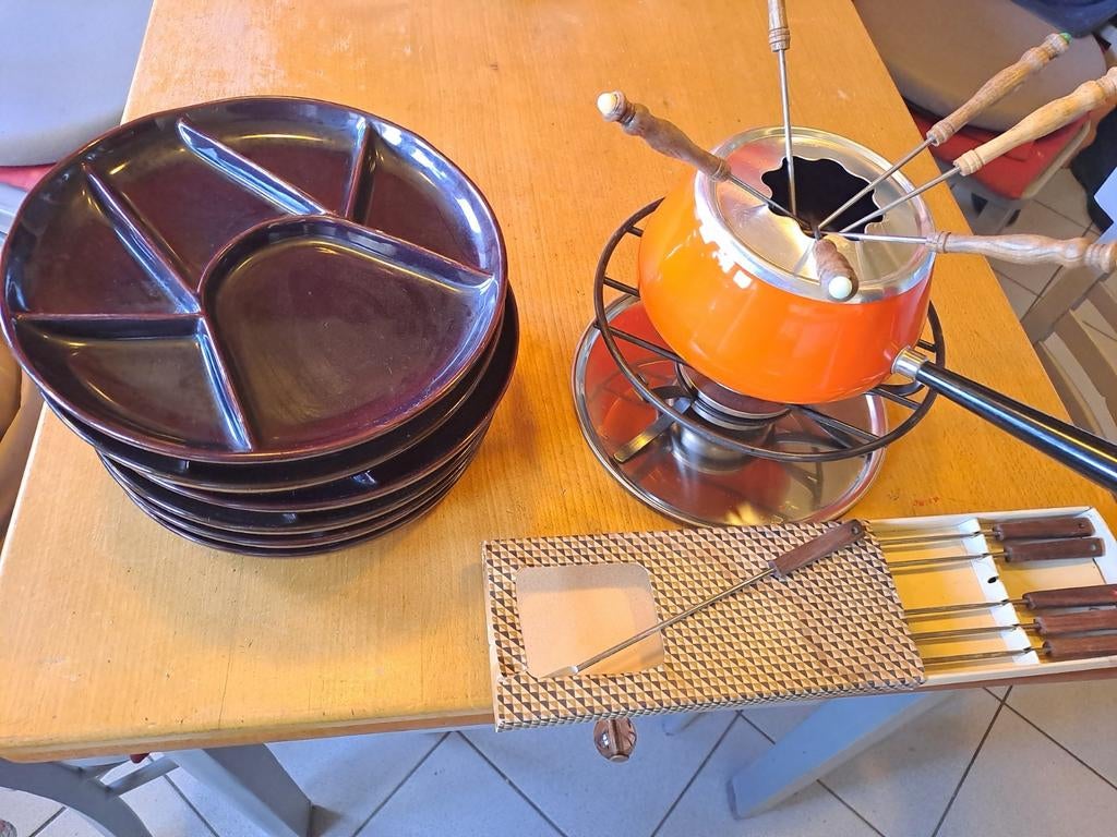 Service fondue 1975 + 6 assiettes + 12 fouchettes, Enlèvement