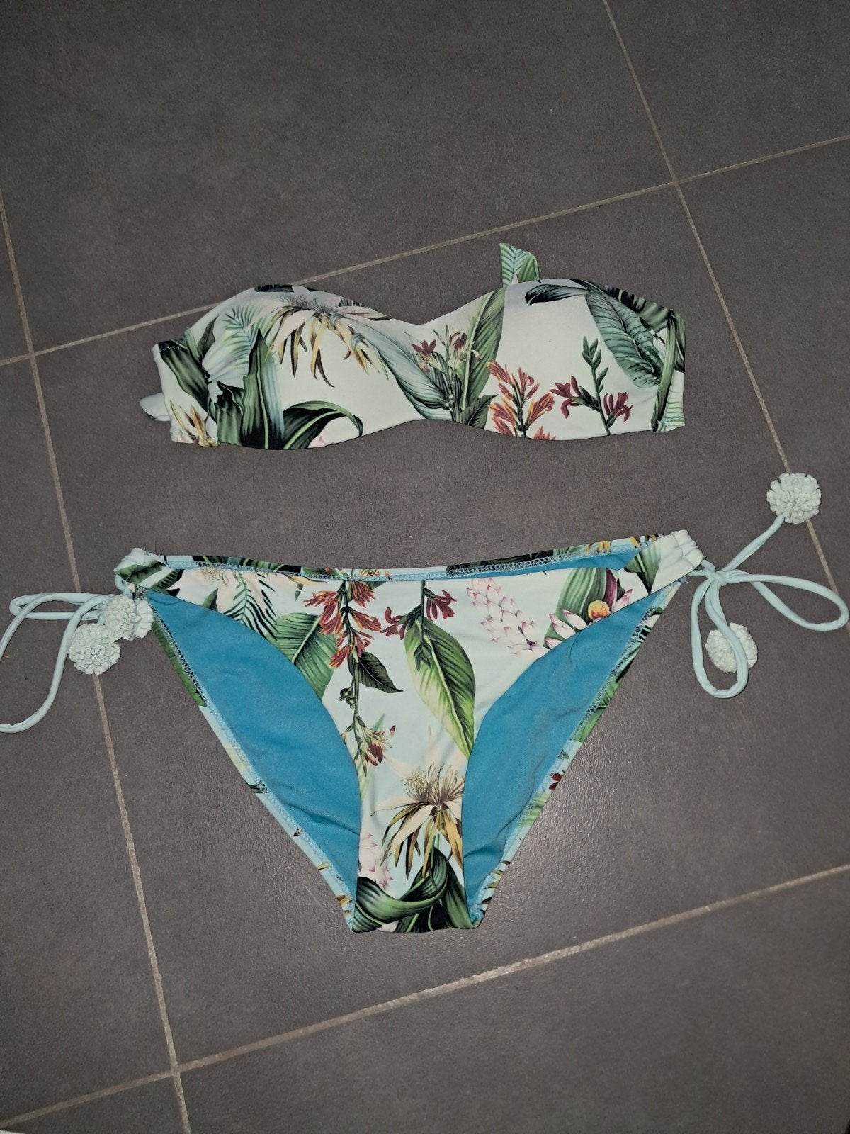 Bikini sweet secret 36, Kleding | Dames, Badmode en Zwemkleding, Meerkleurig, Sweet secret, Ophalen of Verzenden, Zo goed als nieuw