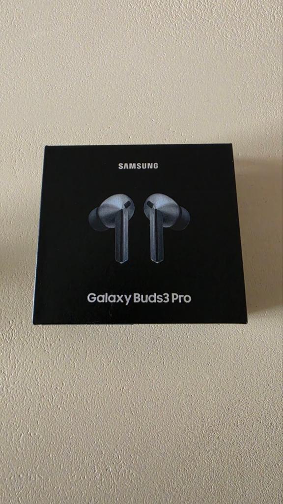 Samsung Galaxy Buds3 Pro comme neuf, Telecommunicatie, Mobiele telefoons | Oordopjes, Ophalen, Zilver, Zo goed als nieuw, In oorschelp (earbud)