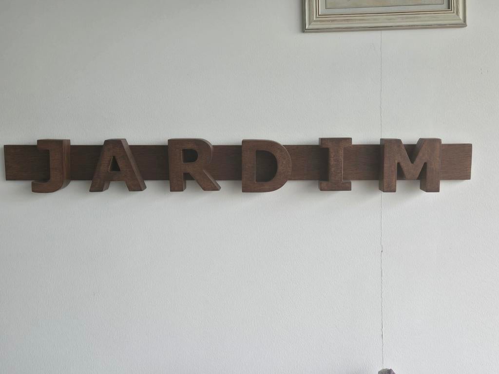 Handwerk houtwerk in massief opschrift JARDIM wandedecoretie, Overige onderwerpen, Art deco, Ophalen of Verzenden, Bruin