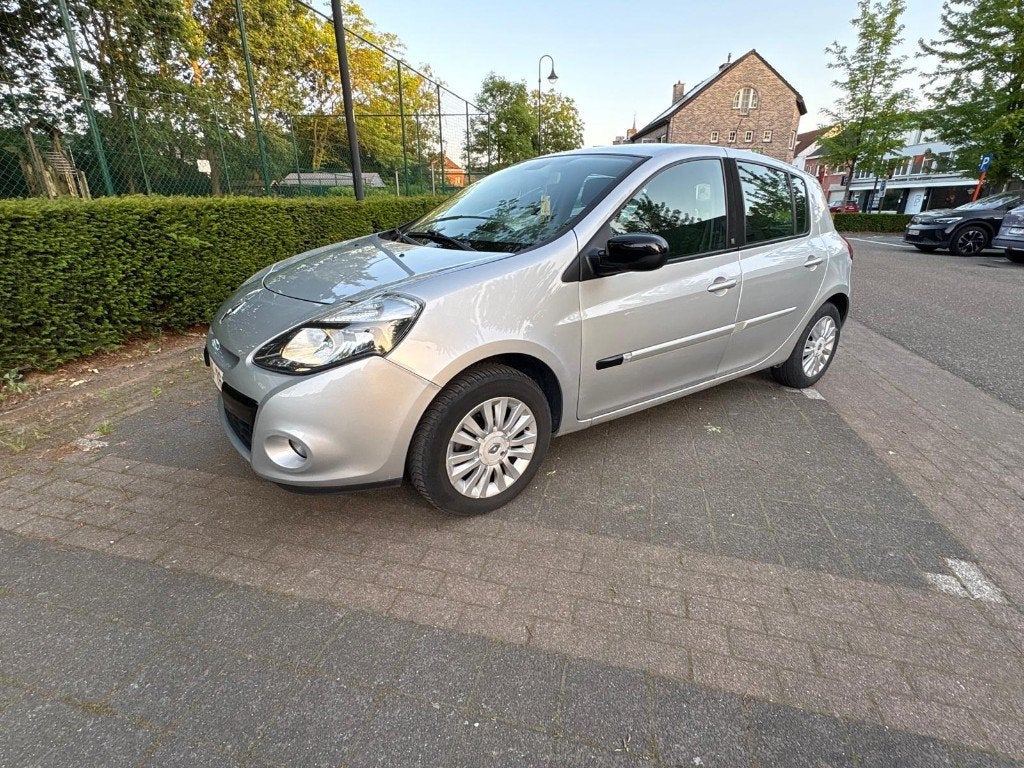Renault Clio 3 - 2011– Altijd goed onderhouden – Zeer zuinig, Auto's, Voorwielaandrijving, Euro 5, Stof, Zwart