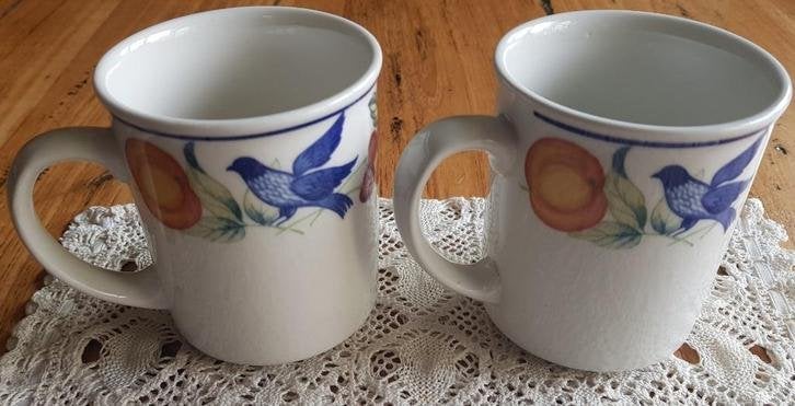 2 Engelse mokken, vogels, fruit, bloemen, Churchill Paloma, Gebruikt, -, -, Ophalen of Verzenden