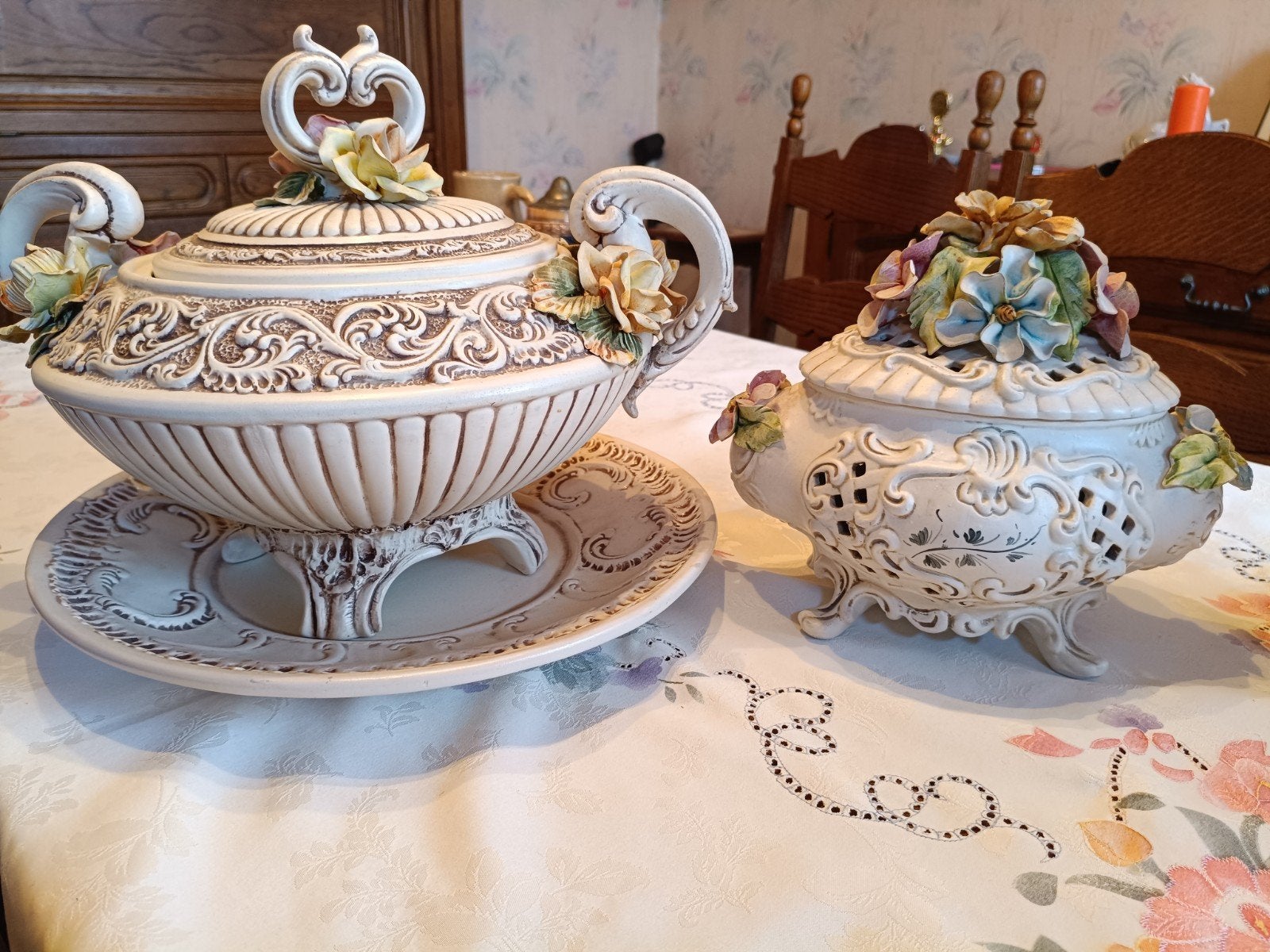 Ensemble décoratif en céramique style baroque / Capodimonte, Enlèvement