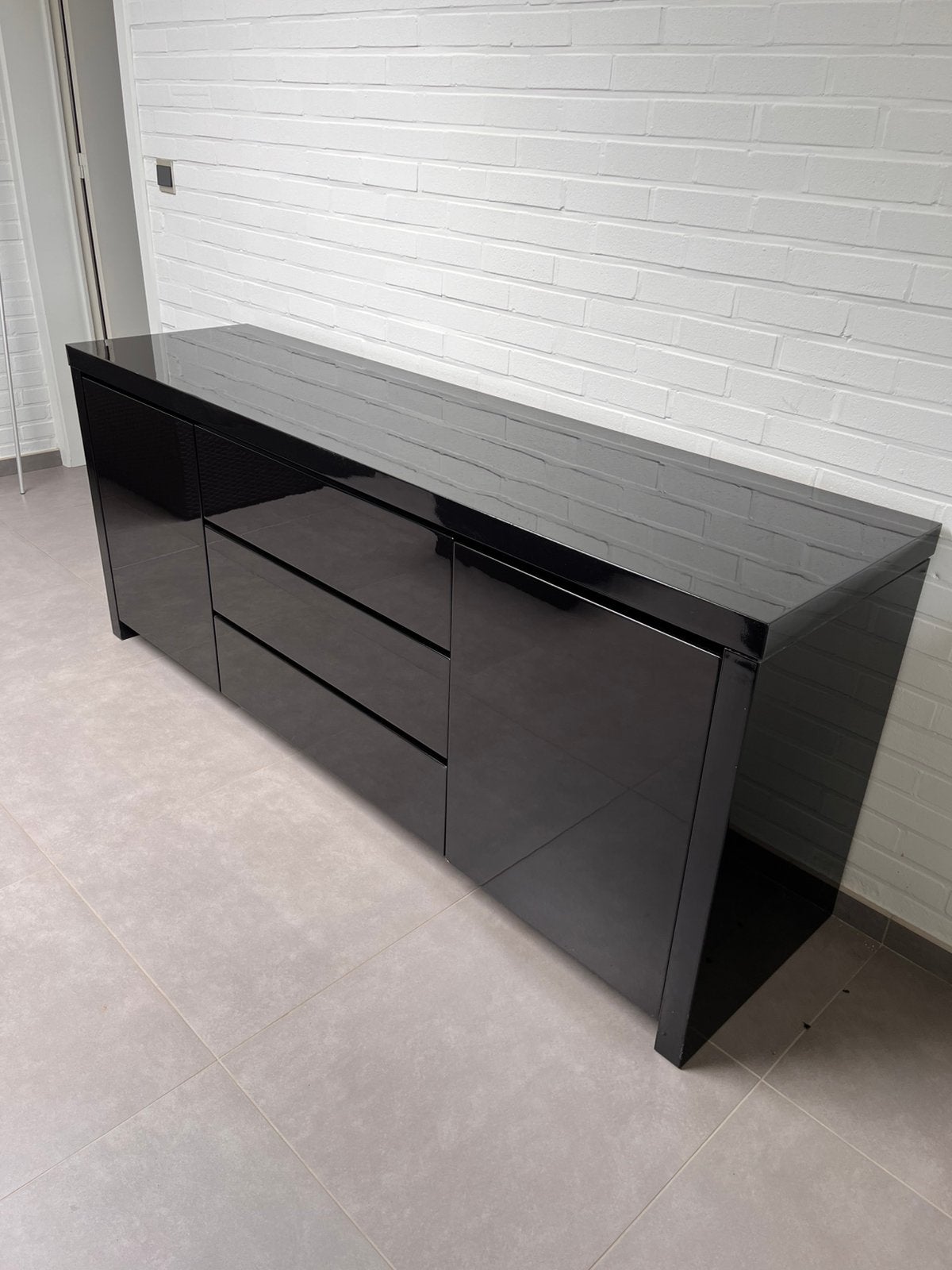 zwarte hoogglans dressoir / tv-meubel, Ophalen, Gebruikt, 150 tot 200 cm, Minder dan 100 cm