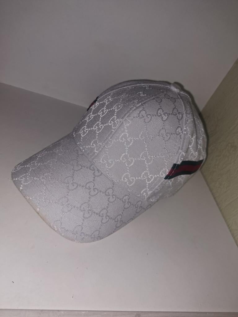 Gucci pet, Ophalen, Pet