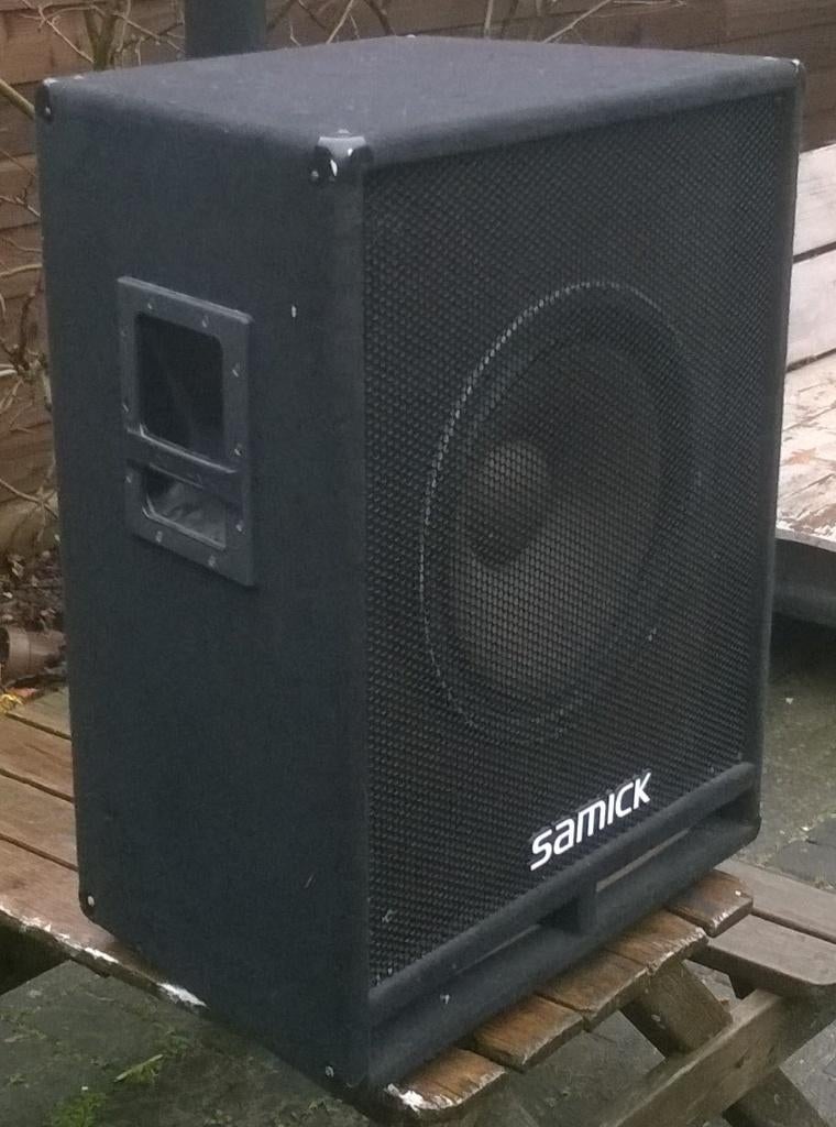 Luidsprekers subs 15 inch 300 - 600 Watt, 2 stuks, Overige merken, Subwoofer, Ophalen of Verzenden, Zo goed als nieuw