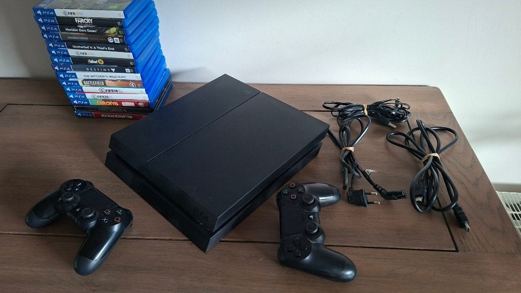 PS4 console, 2 controllers en 15 games, Games en Spelcomputers, Spelcomputers | Sony PlayStation 4, Met games, Met 2 controllers