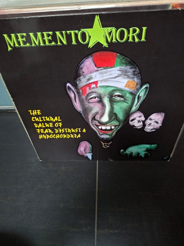 lp - memento mori - the cultural value.. - red vinyl - vak 5, Autres genres, Enlèvement ou Envoi, Utilisé, Vinyle coloré