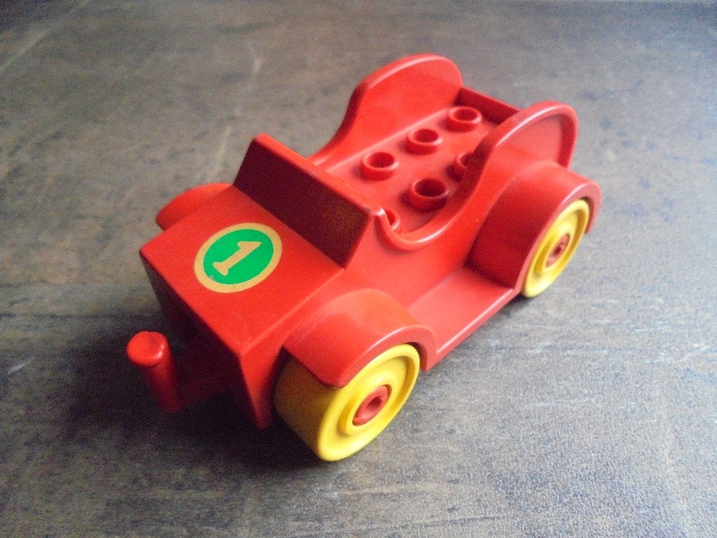 Lego Duplo Car Base 2x6 with Body Racer Car (zie foto's) 4, Kinderen en Baby's, Ophalen of Verzenden, Gebruikt, Losse stenen, Duplo