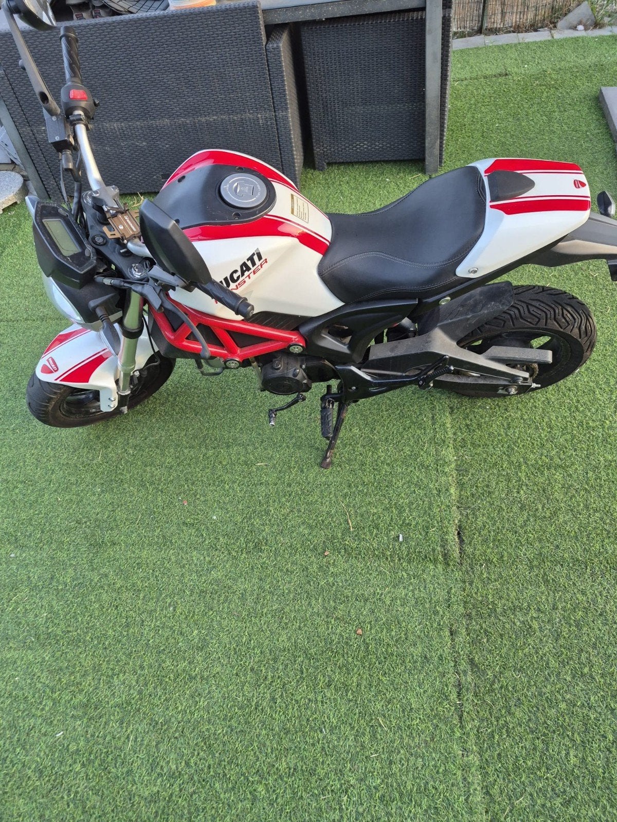 Mooie MagPower Bomber 50cc in een opvallende Ducati-look uit, Classe B (45 km/h), Enlèvement, Utilisé, Essence